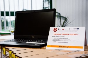 Kolejne komputery trafią do uczniów realizujących zdalne nauczanie z programu Zdalna Szkoła +