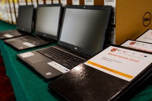 Laptopy trafią do uczniów. Ruszył program Zdalna szkoła