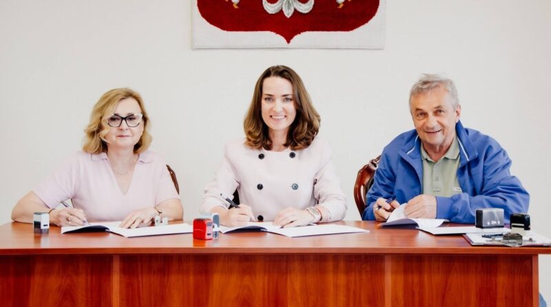 Podpisaliśmy umowę na termomodernizację remizy  OSP w Łoniowie